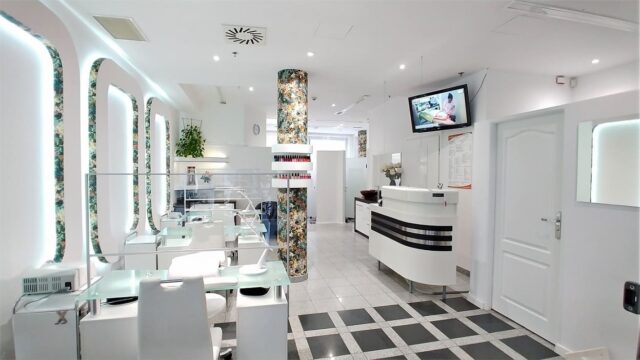 Monicstudio salon