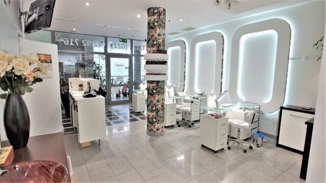 Monicstudio salon